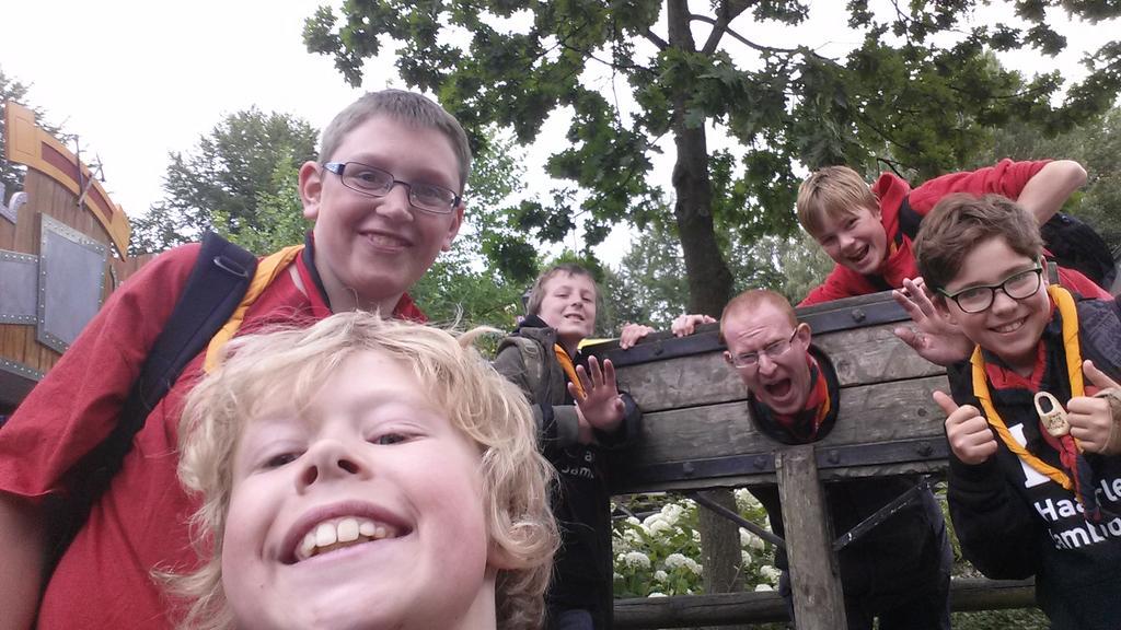 An #exeterscoutselfie and #jamfie as the scouts capture the leader @walibiholland. #DunesOfOrange <a href="/jamborette/">Haarlem Jamborette</a>