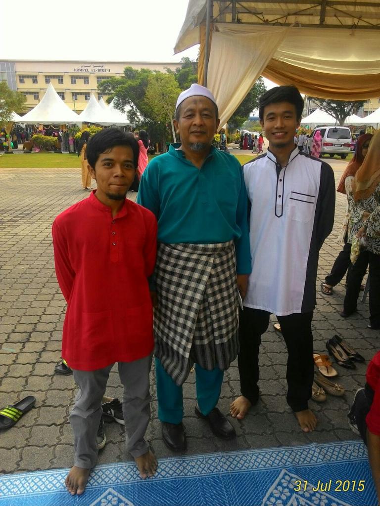 azzarulshammil's tweet photo. majlis silang budaya 2015 di kmpp petang tadi. dengan ayahanda yang paling lejen. paling otai 💪 haha @Official_KMPP http://t.co/4JWeQwDMxN