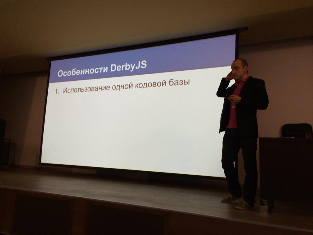 yarfrontend's tweet image. Паша рассказывает про изоморфные фреймворки и кормит зал конфетками #yarfrontend