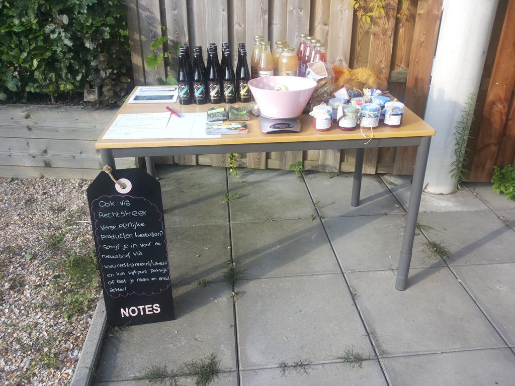 Producten van <a href="/Rechtstreex/">Rechtstreex</a> voor straks bij de borrel. <a href="/BaijerJoelle/">Joelle Baijer</a> #eindviering <a href="/Starters4C/">Starters4Communities</a>