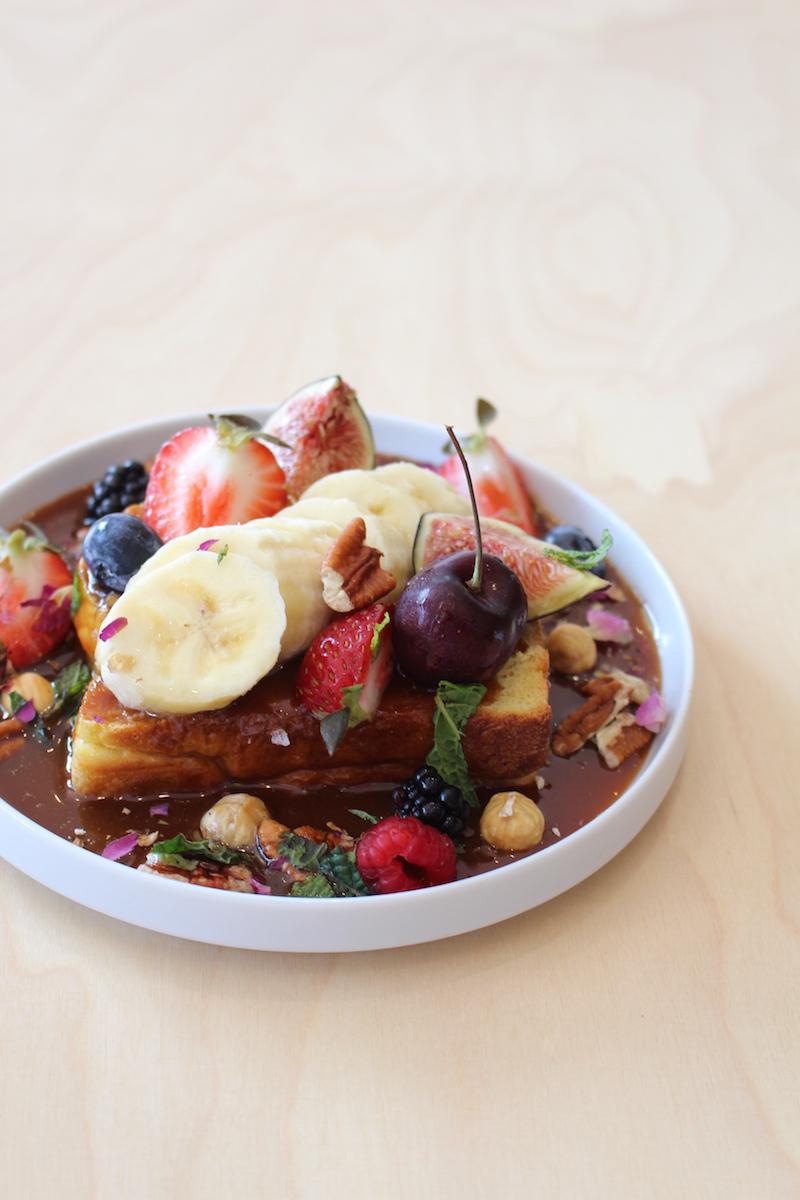 buck15espresso's tweet photo. Bruncher au style #toastboss avec @querellesblog http://t.co/84W4NrV0Ui http://t.co/5swniLJJdZ