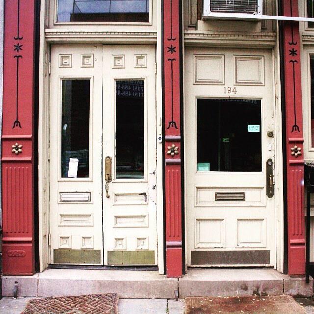 brooklynhistory's tweet photo. #doorsofbrooklyn #vinegarhill #brooklyn #woodendoor #flowers #architecture #brooklynarchit… http://t.co/SJKCIstZp8 http://t.co/fzeM1TJosG