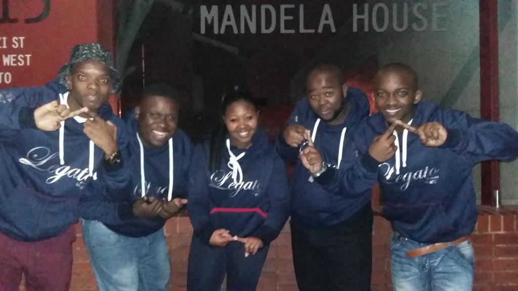 LegatoLgt's tweet photo. Last day of Mandela month... reminds us of the day we were at Tata's house in Vilakasi#proudlySA http://t.co/rcYI0UZw9N