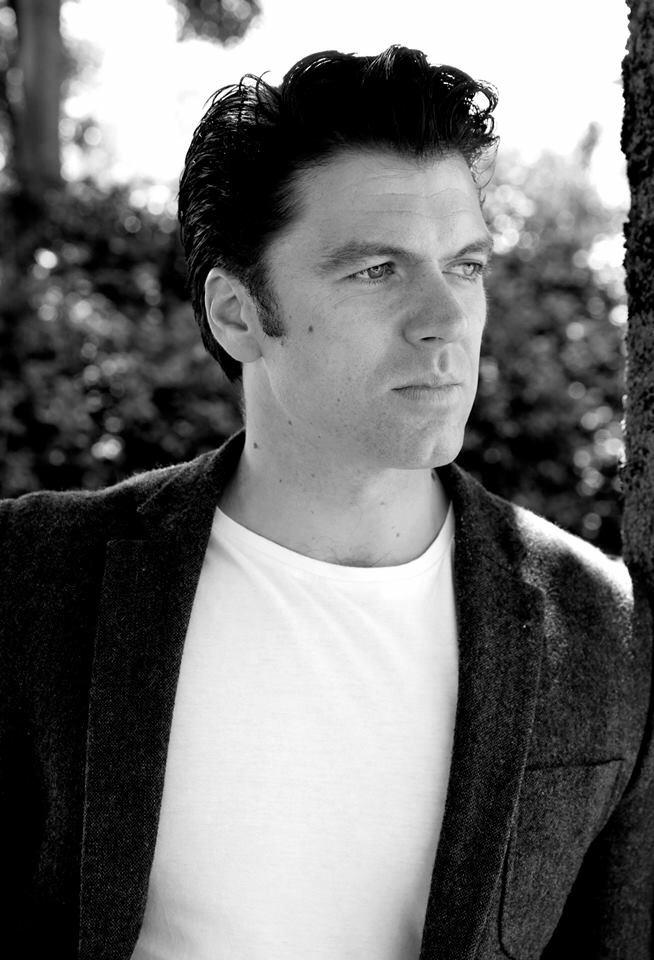 stephenwebb1983's tweet photo. Photoshoot today with this guy @DomSmith89 Looking for someone to do headshots at a good price get in touch with him! http://t.co/aWw2AtdWLs