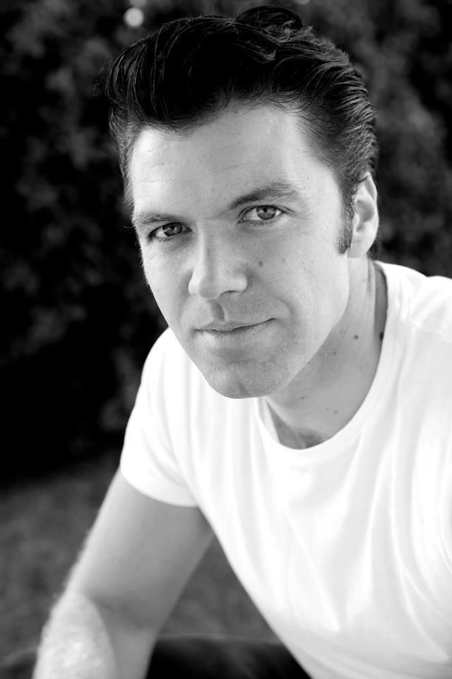 stephenwebb1983's tweet photo. Photoshoot today with this guy @DomSmith89 Looking for someone to do headshots at a good price get in touch with him! http://t.co/aWw2AtdWLs