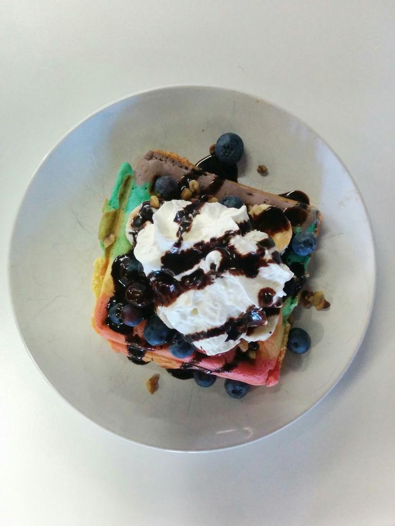 kraigd's tweet photo. RT @phixx: Breakfast pride celebrations at @invoke this morning thanks to @hthrwritesstuff  @tallmorgan http://t.co/4UdDGMvg6r
