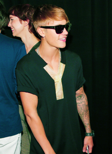 bizzleswifeyy's tweet photo. Every retweet is a vote! 

We are losing! 

Don't ignore 

Let's win this for Justin 

#MTVHottest Justin Bieber http://t.co/uH5IZqE5Ua