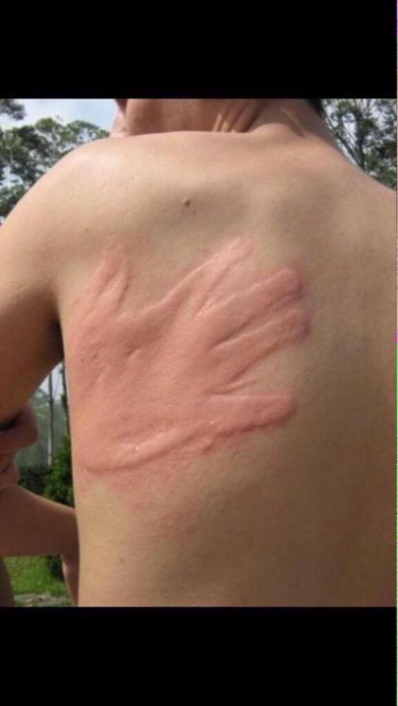 MensHumor's tweet photo. #GrowingUpWithBrothers "shut up, I barely touched you" http://t.co/kBtmX1u3cB