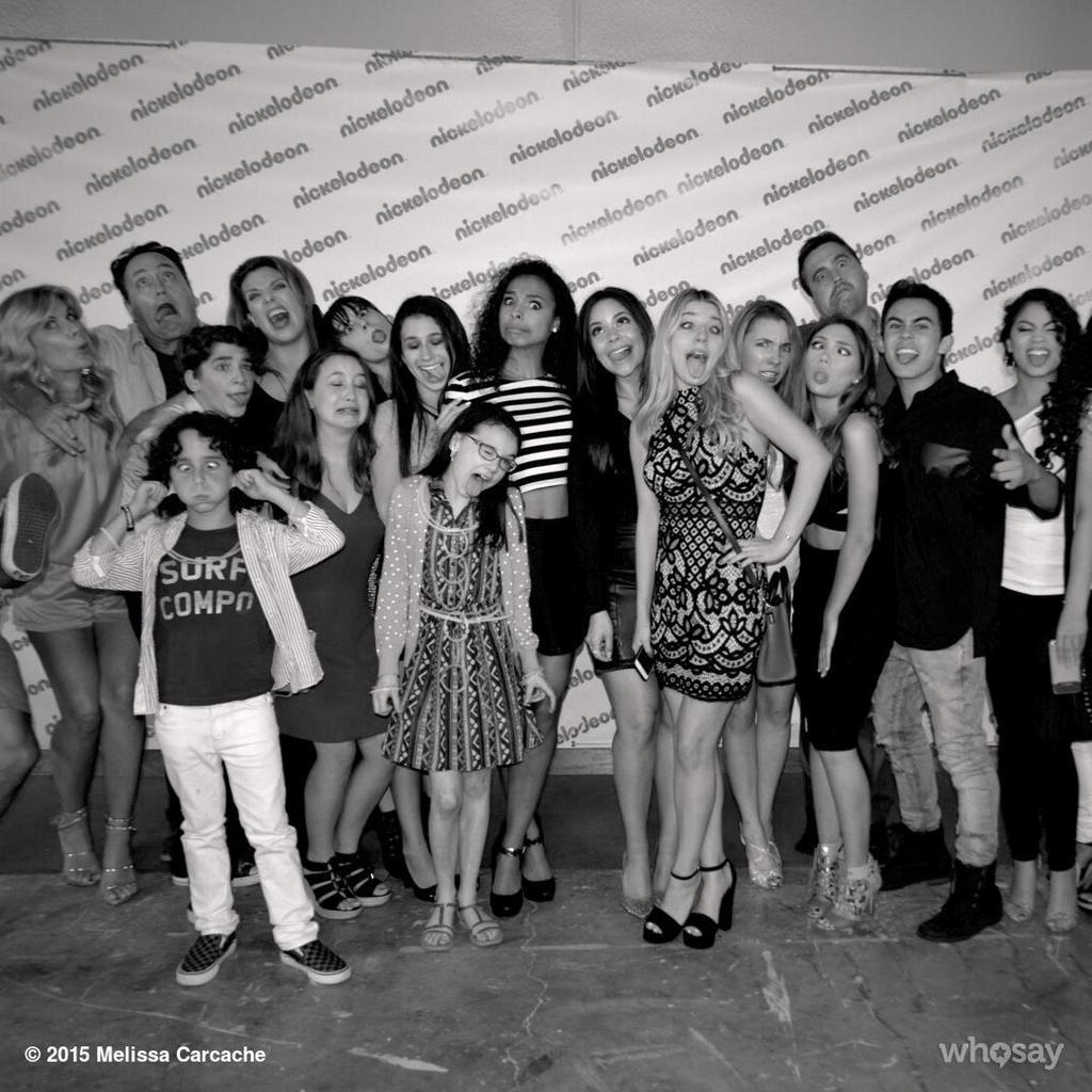 TheeEmmaAlonso's tweet photo. "Its a wrap!"💖 (@ItsKatieRice_ @GossipGirlRueda @IAndiCruz @NovoaJessi @Jessie_EWW) http://t.co/38SNDRMXag