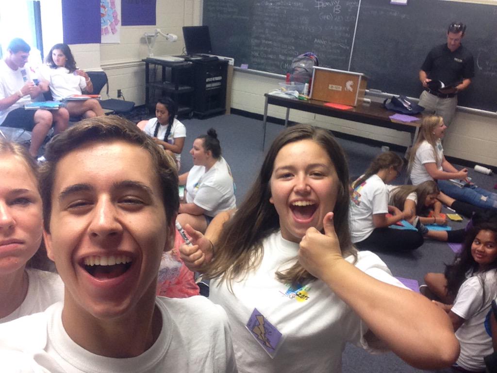 LubutoVBLW's tweet photo. Some council love with @BalkaniVBLW 💙💜 http://t.co/1RwqmKlaxN