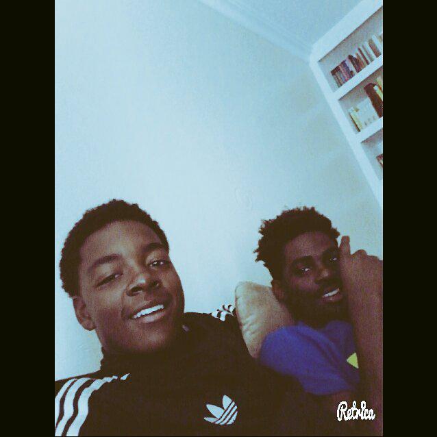 583_469's tweet photo. Me and big bro http://t.co/sZjvBKGEAx
