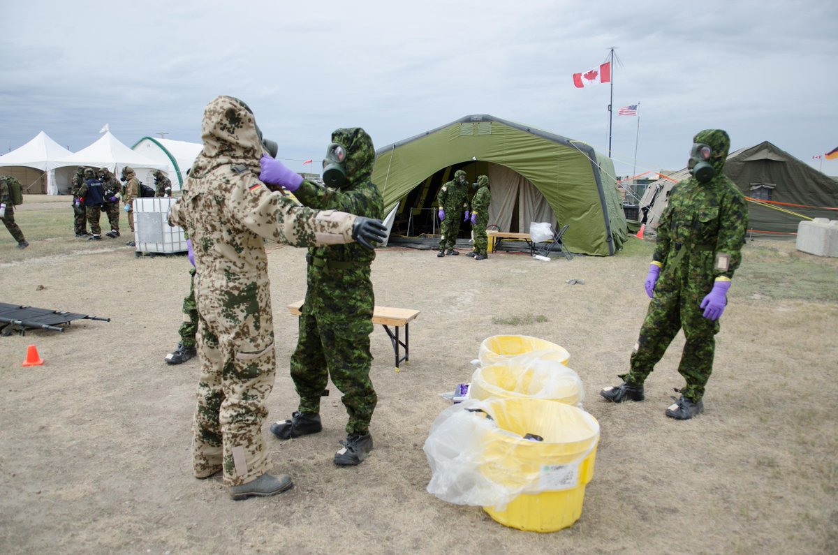 DRDC_RDDC's tweet photo. Canadian Armed Forces Members decontaminating a German soldier during #NATO #ExPreciseResponse @DRDC_RDDC Suffield http://t.co/5jsqazMuHy