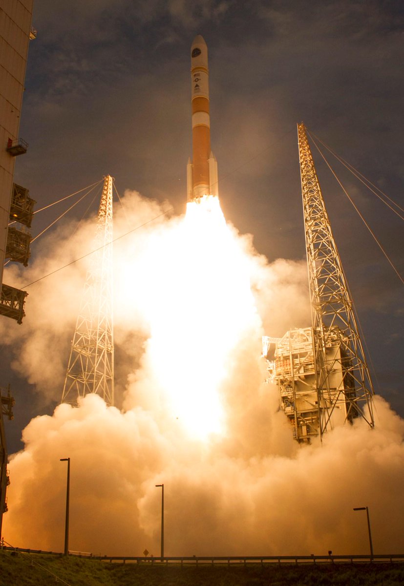 ulalaunch's tweet photo. #FBF to the July 15 #GPSIIF10 launch on #AtlasV and the July 23 launch on #DeltaIV. Did you feel the rumble? http://t.co/dKSIGPqXE1