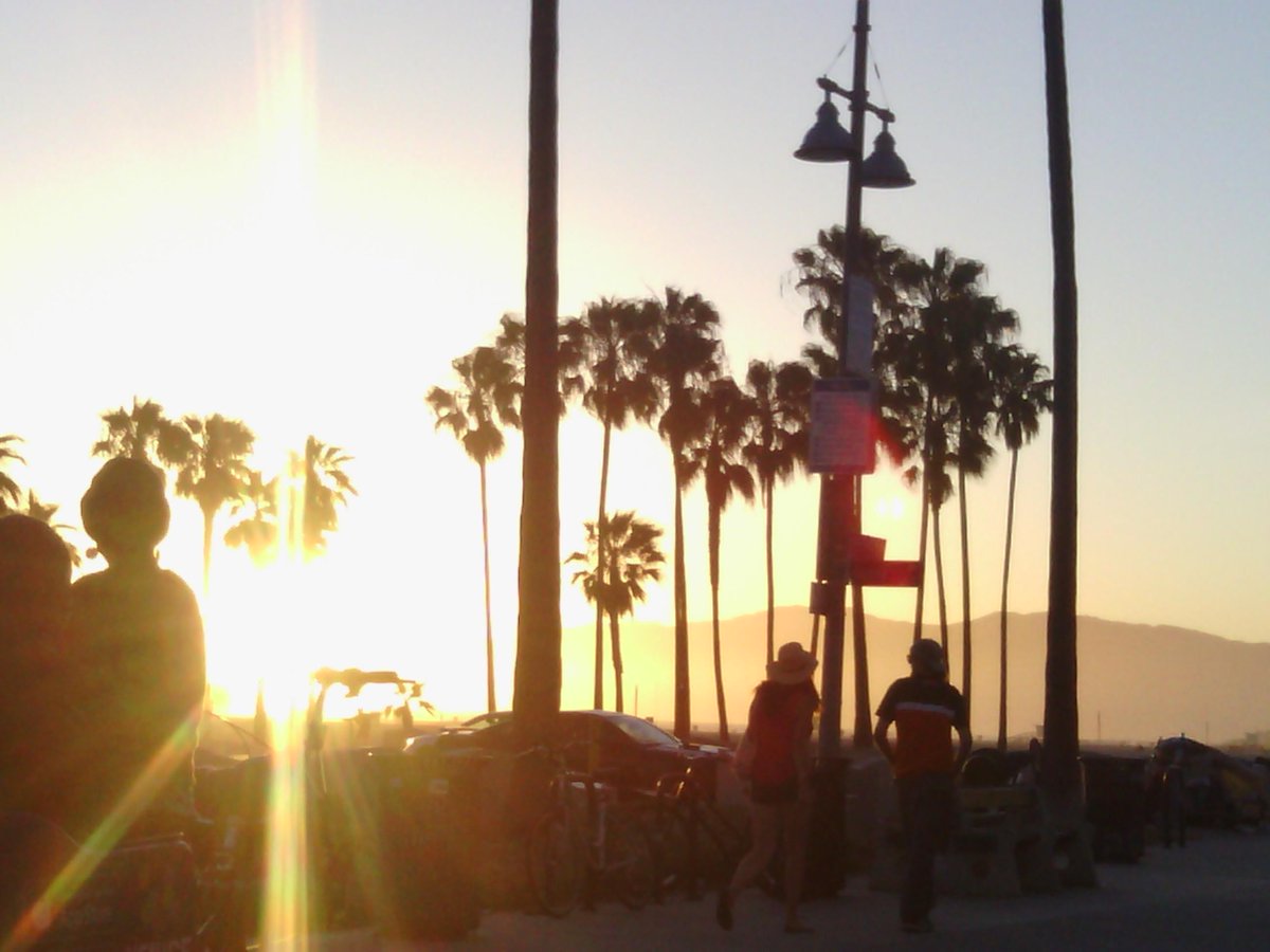 ParisNewTech's tweet image. One week left to sign up for Silicon Beach Startup 101 Course Aug 10-14 bit.ly/1DWbwy6