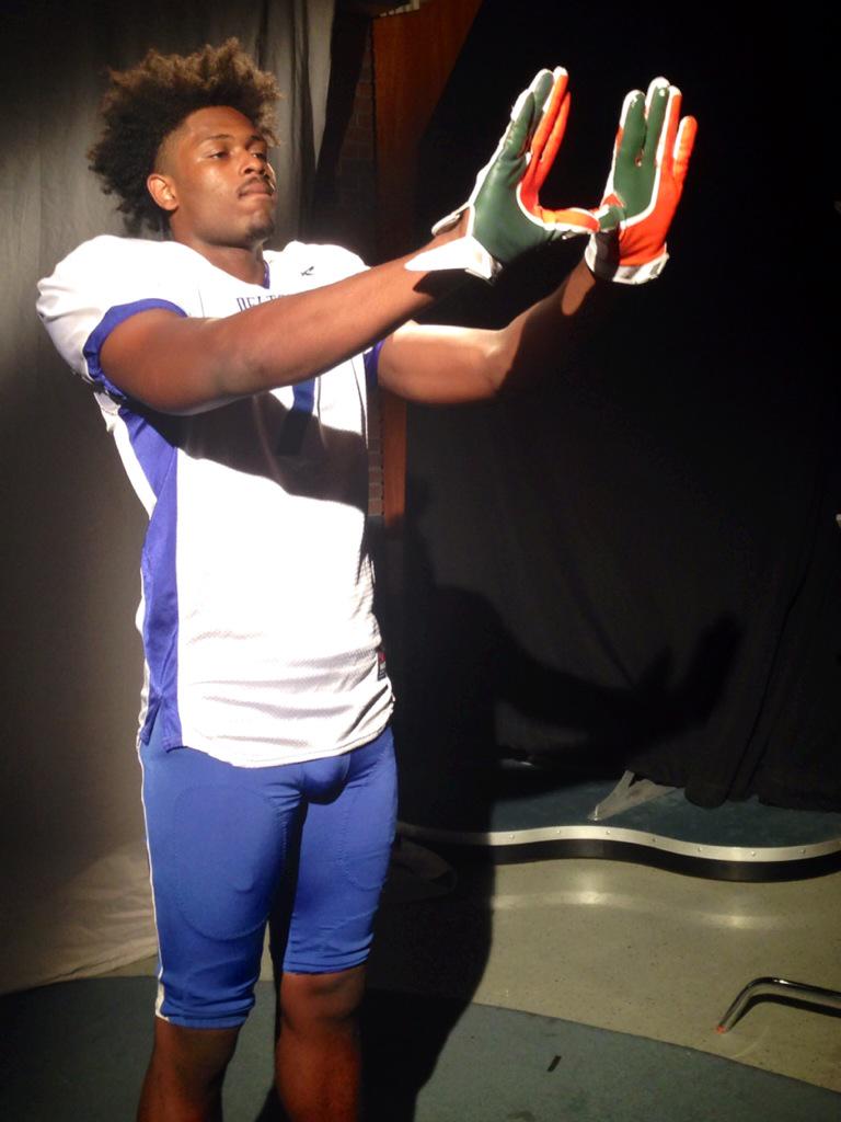 AndyWontor's tweet photo. Deltona'a @evanhinson07 in the @BHSN studio -- our final Top 25 Gladiator coming through! #UMCommit http://t.co/o9dpYMZa0m