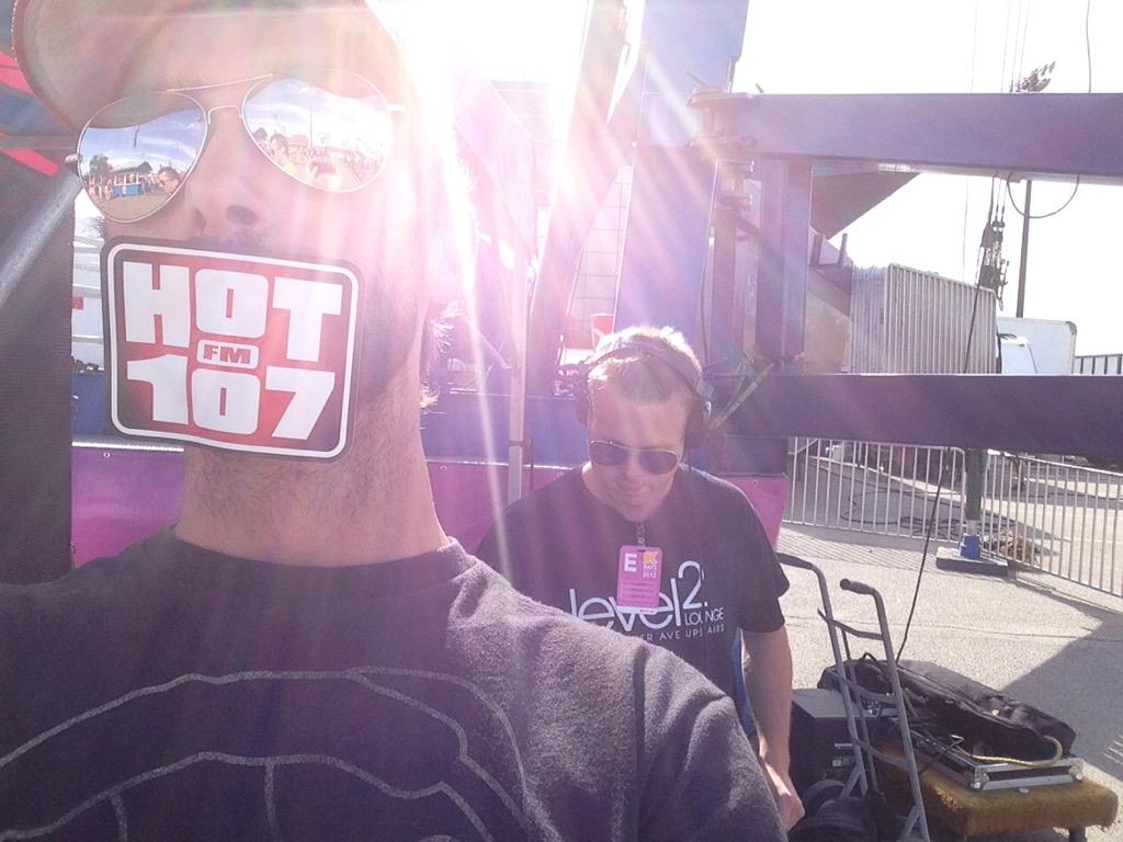 G3N3RALGENEREUX's tweet photo. Just a little love from @Funkenstein009 and @DJKomrad at @KDaysyeg #spinthattrack #spinithaaaaard http://t.co/85pIe1kl3F