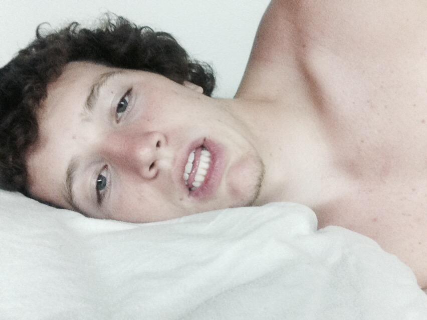 XzayvionS's tweet image. When your roommate steals your I pod and takes pictures 😂😂😂😂@samphillips049 #Weeklong