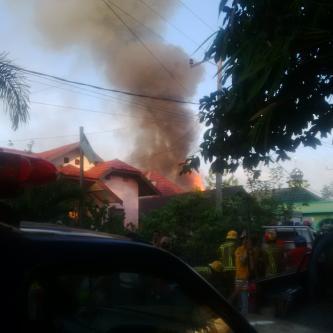 carleto027's tweet photo. @InfoKebakaran kampung arab http://t.co/Kge6PIdrnX