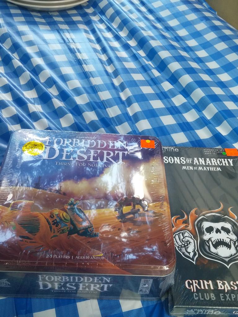robelliott_rob's tweet photo. My #gencant purchases. #Toddcon w/ @JWsensei @1jamesbell @ToddSecord @MarioConcordia http://t.co/srxgUU0csq