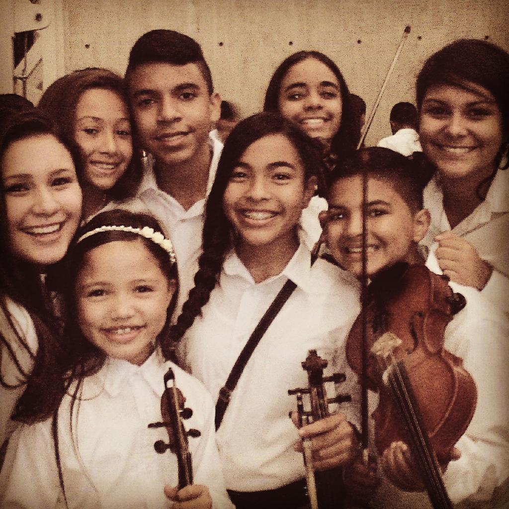 MYVU_Emparedado's tweet photo. #concierto http://t.co/DIzaxrBUqR