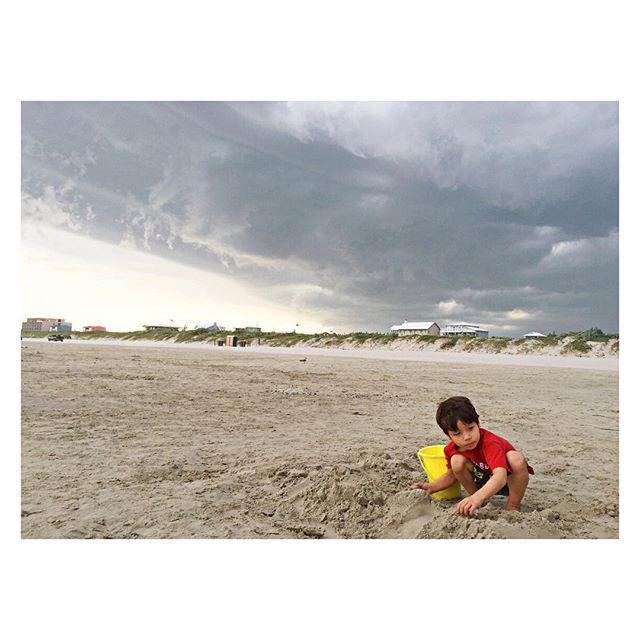 heatherchang's tweet photo. Storm Coming #changsdoportaransas #bcpro #bcmentor #cmpro #cmpros #portaransas #mustangisl… http://t.co/Crzsoho9kv http://t.co/md7JD9jFpj