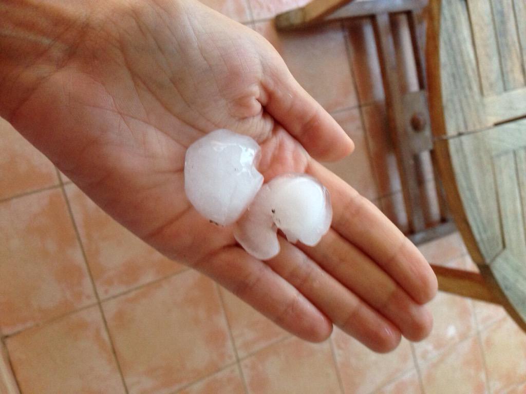 MeteoCullera's tweet photo. Hace unos minutos desde el Racó. Precaución, #granizo! #Cullera http://t.co/O0g8JsaWd4