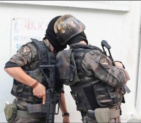 emrullah__yaman's tweet photo. #AğrıdaKatliamVarEmir başkomutandan, Özel harekat emri aldı ve leşler yerde...Elinize sağlık... http://t.co/8wSkH7eeva