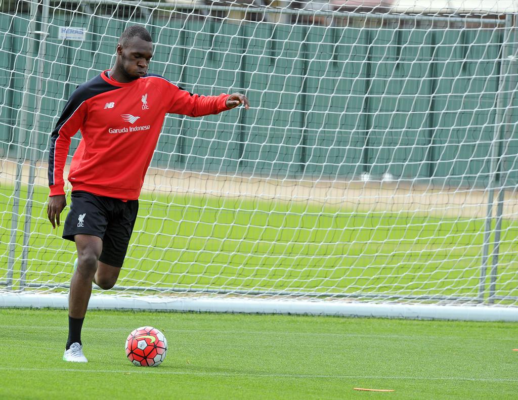 Seputar_LFC's tweet photo. Benteke akn menggunakan no punggung 9, 3 Pemain terakhir yg menggunakan no punggung 9, adlh : Carroll, Aspas, Lambert http://t.co/xoxivxfenW