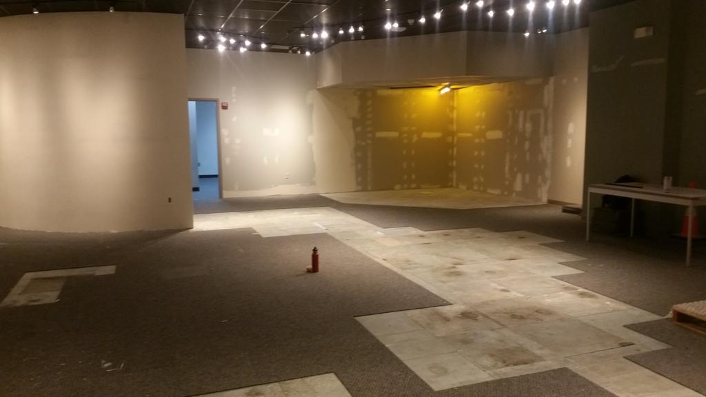 feraldata's tweet photo. Hanging out with @elmoray and Dr Salvador in the bare bones of our new innovation hub ... #goIntel #making http://t.co/xn5AKbtb0i