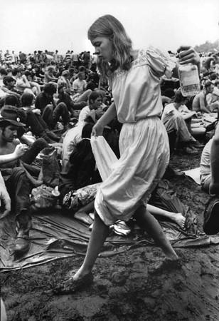 whyrelish's tweet photo. Whatever you do don't drop the booze. #B&amp;W #Girls #Eventlife We love moments like this http://t.co/WVX4RFfGIh