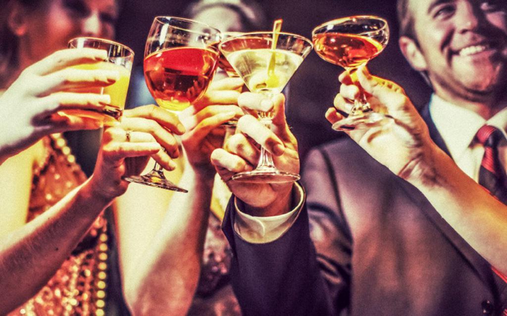 MiTomatina's tweet photo. Cheers! Come check out the best #happyhour in #WinterParkFL $2.50 draft | $3 wine &amp; wells | $4 sangria | $5 bites http://t.co/LuUIPKUgrn