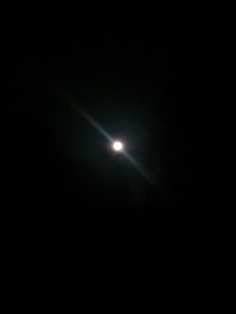 anita_farkas's tweet image. Yeah, that's the moon or something else. No, no that's the moon. #cameraeffect #lvl10763947263939