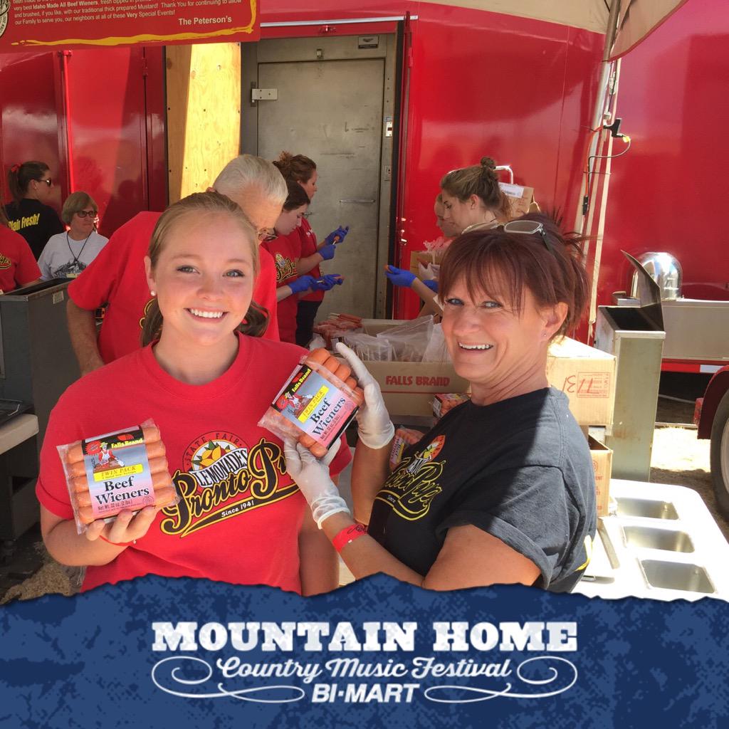 DebraLaing1's tweet photo. .@mhcountryfest @SMarkHansen #fallsbrand #prontopups @FlorenWendy #Countrymusic #Idaho http://t.co/qWzH18PrIR