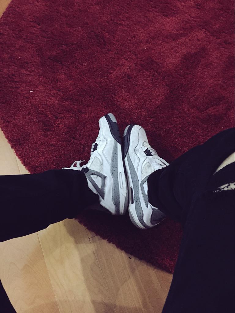 Robvilla_'s tweet photo. My Jordan's are abused 😓 http://t.co/zvC1bQB6L6