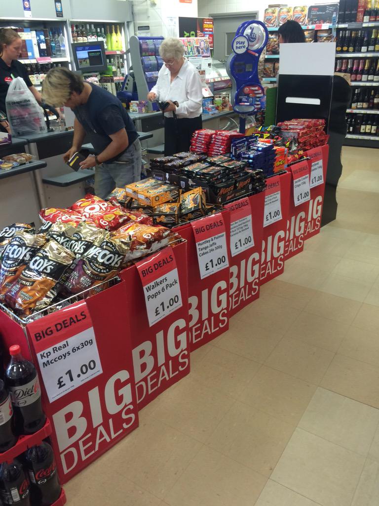 WaddingtonPhil's tweet photo. @Robbiniho1974 Driving sales at Wollaton Rd @CraigAddy123 #extrapound http://t.co/iUkWMPWyta