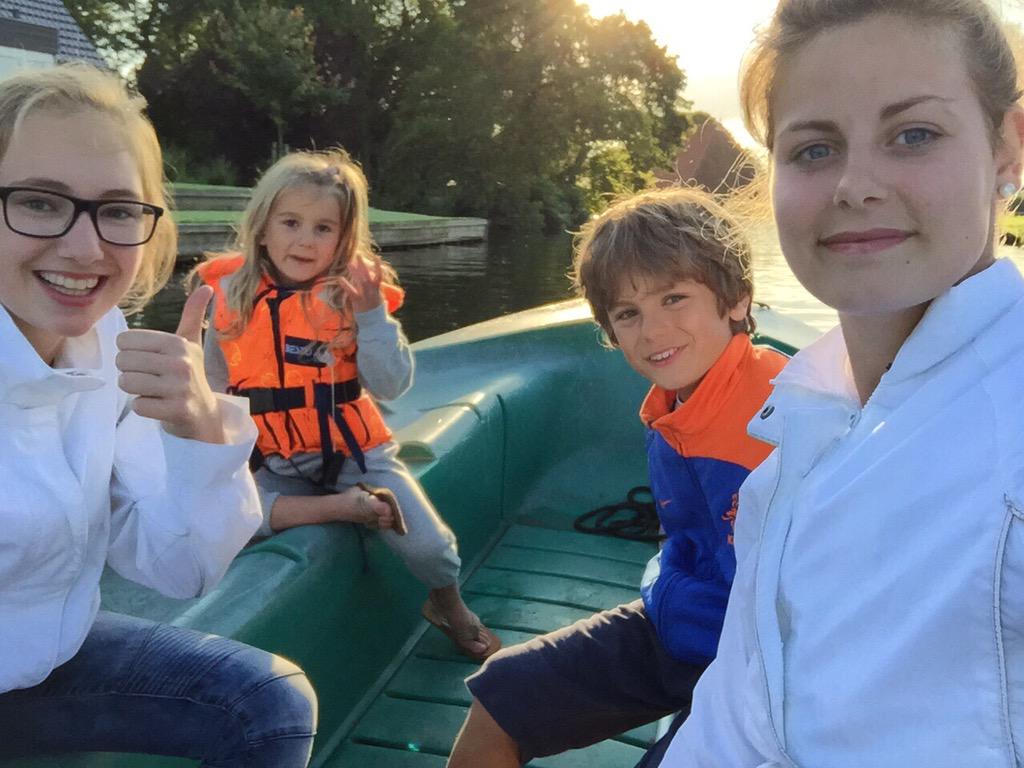 regioanimatie's tweet photo. Bootje varen en daarna een optreden van @SytseHaima. Super! @dedrijfveer @tuskendemarren @tuurro27 @lydevos http://t.co/w1Khus5DIx