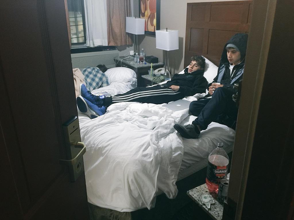 luke_brooks's tweet photo. this is how small our hotel room was... and Jai and I had to share a bed with Jacob sleeping next to us http://t.co/mrz4g8rC75
