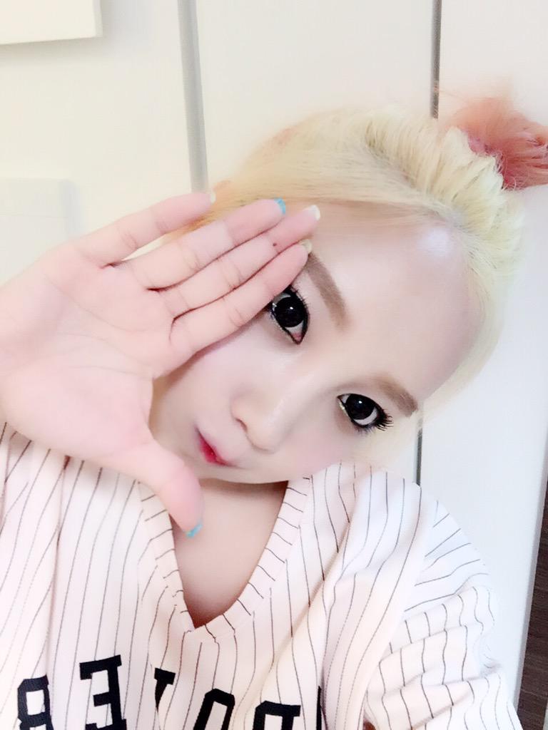 kaori_0816's tweet photo. Newhaircolor✂️💜💗💜💛

#六本木Noz(美容室)
#小林卓司(スタイリスト)
#SNSD
#Taeyeonhair
#PARTY
#夏だからって思い切りすぎた？ http://t.co/zAKi6Btmoj