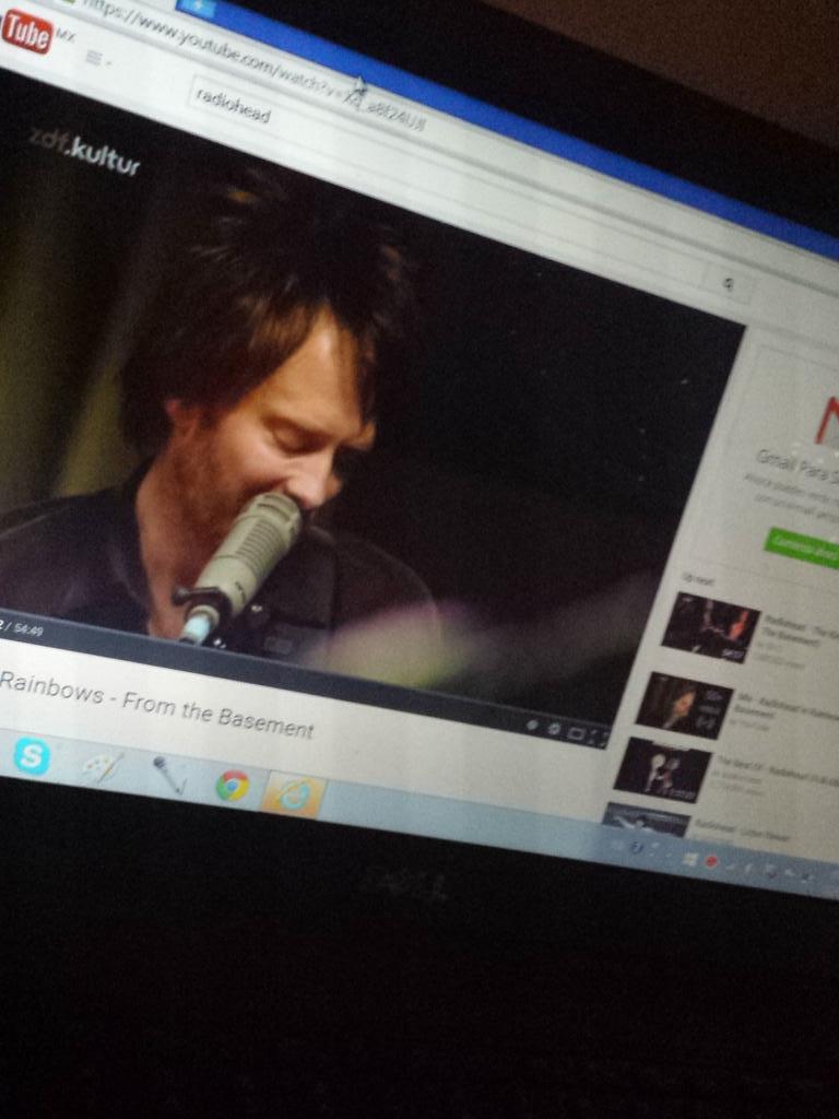 _stephany456's tweet photo. Tarde de reflexión #Radiohead 🎵💟 http://t.co/jWP6nroiSB