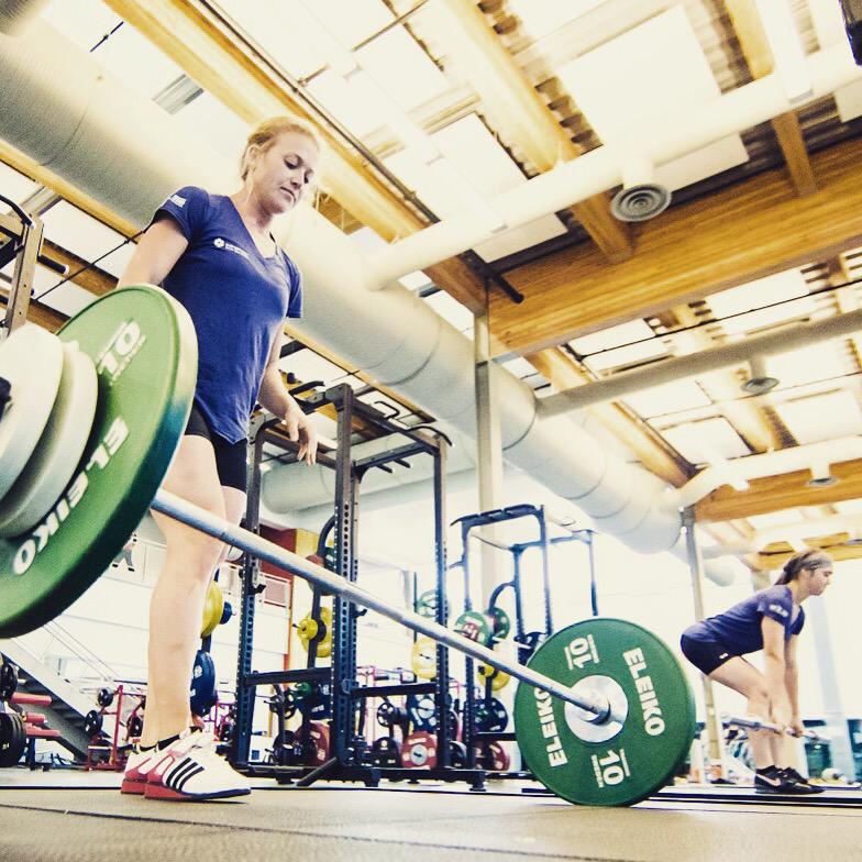 erinmielzynski's tweet photo. One last lift and then it's time to get back to our real business! #skitime #weightsonweights π· @DaveHollandPics http://t.co/pEtbTvXoJw
