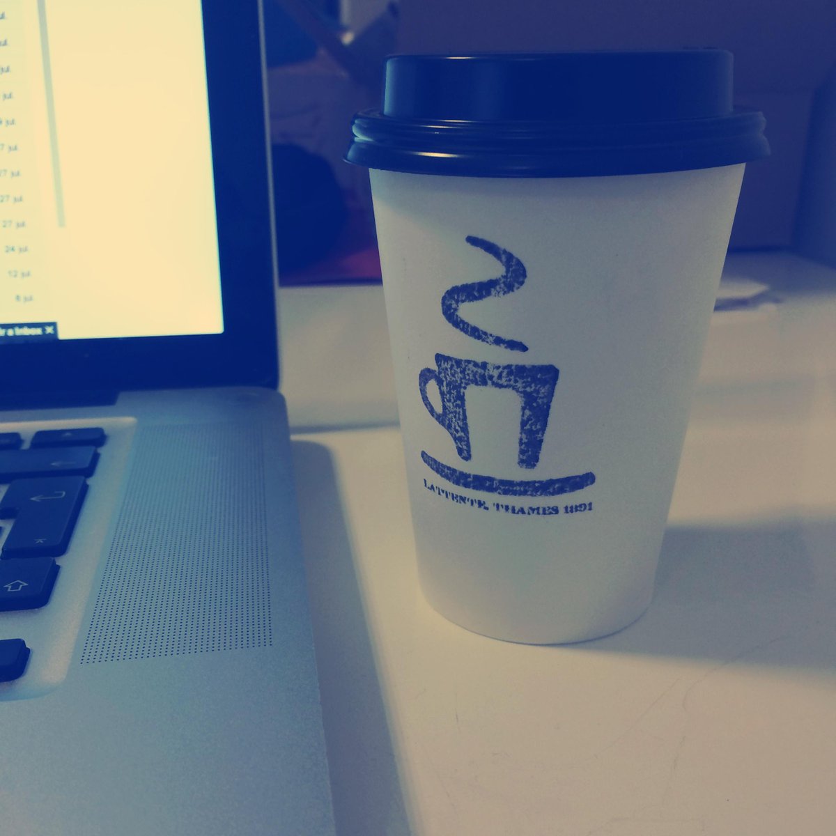 cran_io's tweet photo. Nuestros vecinos de @latentecafe siempre presentes en las tardes frescas de laburo :)! #TremendoCafé http://t.co/bMd6M50YIz