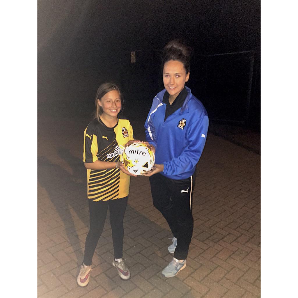 beccafaaay's tweet image. A very happy young @CambridgeUtdWFC fan! #CUFC #CUWFC #SignedBall 💛⚽️