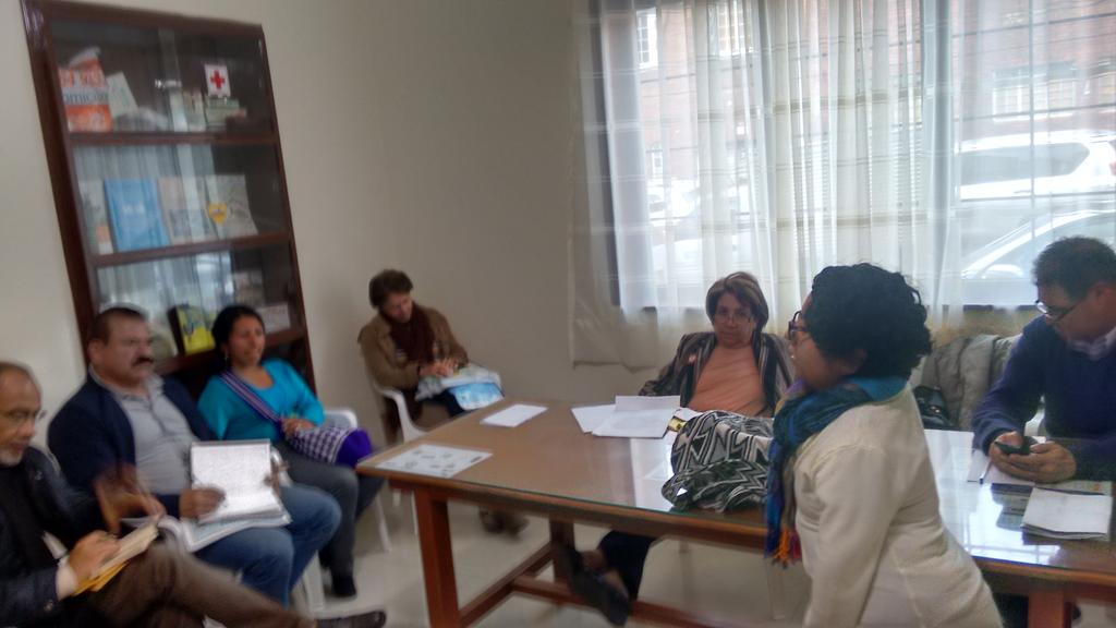 BubulinaMoreno's tweet photo. Expuse a @AidaAvellaE y @RomanVegaMP nuestra propuesta de política pública de "Economía del cuidado" #EsPorBogotá http://t.co/fN8osWzvBf