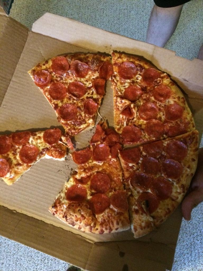 KyleRuston48's tweet photo. @dominos I think you need to stop hiring the scummers out front of city hall, figure it out! #whatthefuckisthis #WOW http://t.co/eeR0Fnwy71