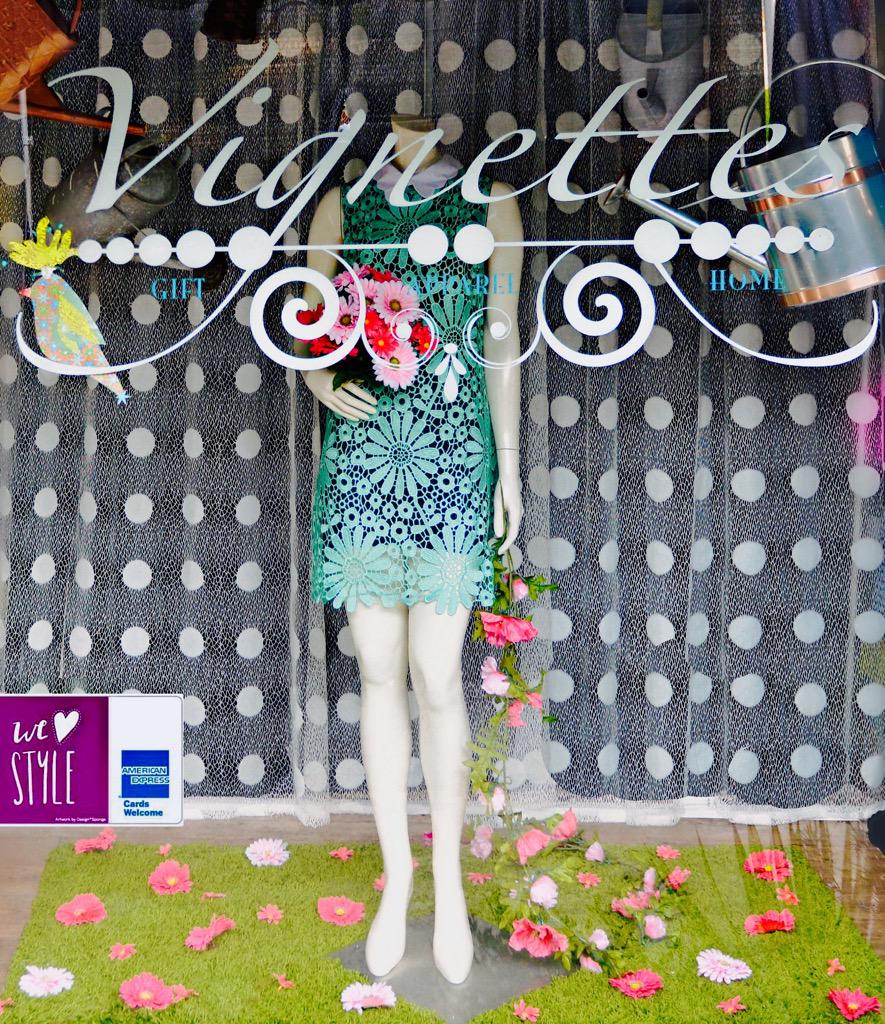 ShopVignettes's tweet image. Summer Showers🌂#VignettesStyle~We ❤️ Style~Retweet to help us win a $10K makeover in the #lovemystoreamexcontest 🙏🏻