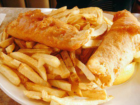 MadrinaCalgary's tweet photo. Lounge specials 2-8pm : $9.95 Fish &amp; Chips and $4.50 16oz pints of @Molson_Canadian. #ThirstyThursday  https://t.co/jKsBjvDq0h