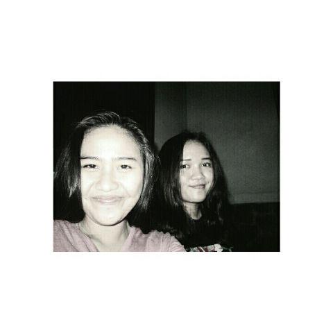 alviAS_'s tweet photo. With my twens @amrithanasillaF ♥ http://t.co/q5tXdEYxLv