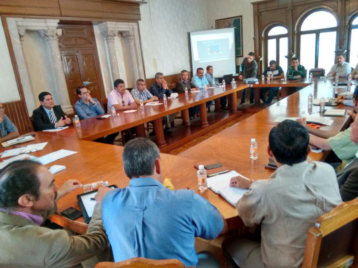 SAGARPA_mch's tweet photo. Reunión de trabajo con Jaime Esparza y titulares federales y estatales con el tema de la deforestación en #Parácuaro http://t.co/XuuTkWK4rW