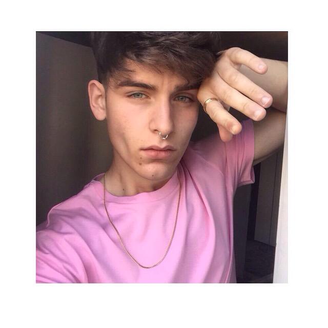 badpostboysfr's tweet photo. 👅👀 http://t.co/od9CGaL4E8