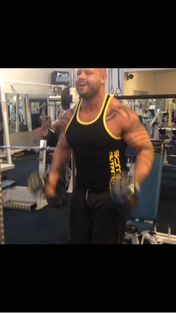 ScarffMatthew's tweet photo. #fitfam #biceps #uk #itv #gains action@shot http://t.co/RXZLlWWLl8